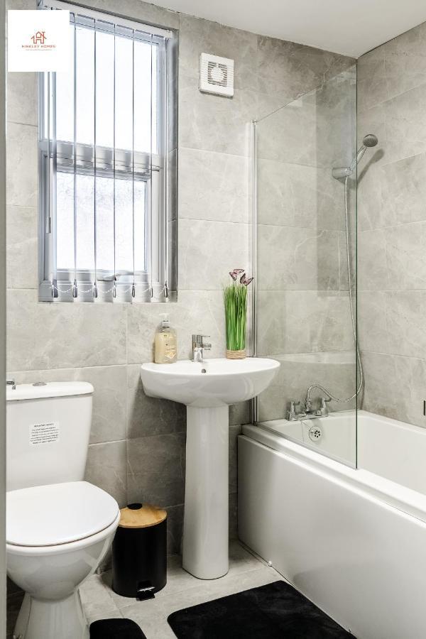 Immaculate 4 Bed In Liverpool By Hinkley Homes Short Lets & Serviced Accommodation Eksteriør bilde